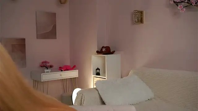 SunnivaCovil online show from April 5, 2026, 2:36 pm