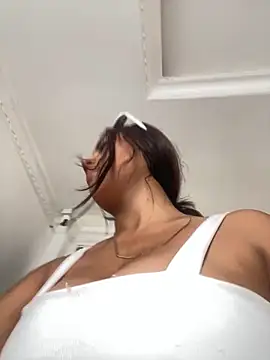 zoe mount online show from November 1, 2025, 7:05 pm