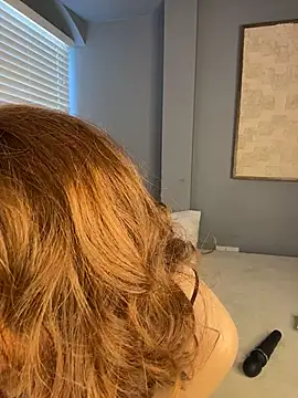 FrancescaFerra online show from April 29, 2026, 12:20 pm