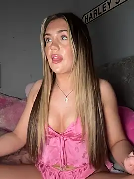 Snapshot of hottie_harleigh69 chatting on March 20, 2025, 8:40 pm hottie harleigh69 online show from March 20, 2025, 8:40 pm