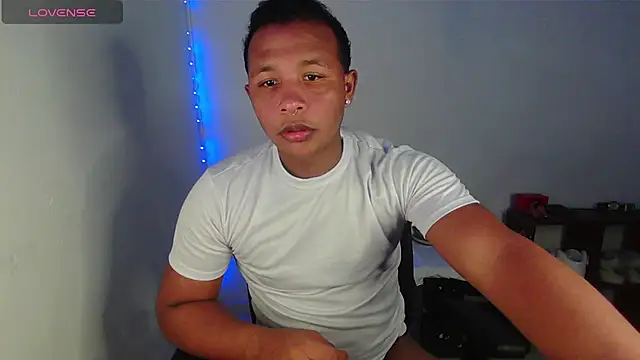 Snapshot of Gooss_cum chatting on November 7, 2025, 3:06 am Gooss cum online show from November 7, 2025, 3:06 am