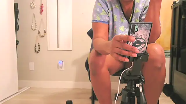 Queenanitadix online show from February 10, 2026, 8:02 pm