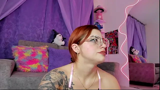 MelaniJhonson online show from June 24, 2026, 4:22 am
