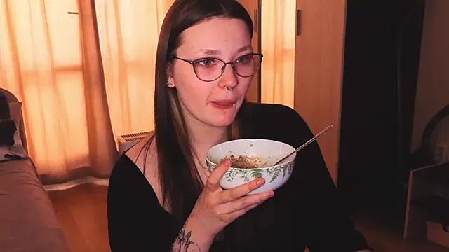 milliedoll online show from April 3, 2026, 7:39 am