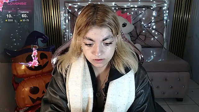 lili conor s online show from October 23, 2025, 3:17 am