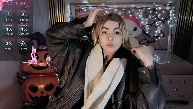 lili conor s online show from October 30, 2025, 3:52 am