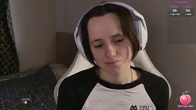 Luna Loveee online show from March 28, 2026, 4:01 am