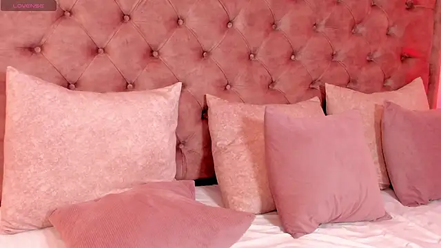 Snapshot of regina_noctixx chatting on November 9, 2025, 5:17 am regina noctixx online show from November 9, 2025, 5:17 am