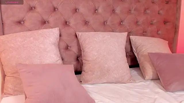 Snapshot of regina_noctixx chatting on November 10, 2025, 1:04 am regina noctixx online show from November 10, 2025, 1:04 am