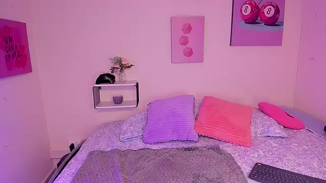 Snapshot of Selene_bennet chatting on February 12, 2026, 3:34 am Selene bennet online show from February 12, 2026, 3:34 am