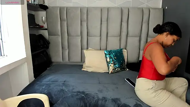 Snapshot of Natasha_rose__ chatting on December 19, 2025, 7:43 pm Natasha rose online show from December 19, 2025, 7:43 pm