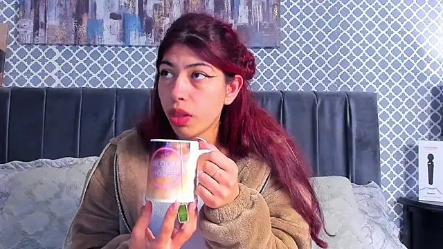 Snapshot of Cassie_bloom chatting on February 26, 2025, 9:21 am Cassie bloom online show from February 26, 2025, 9:21 am
