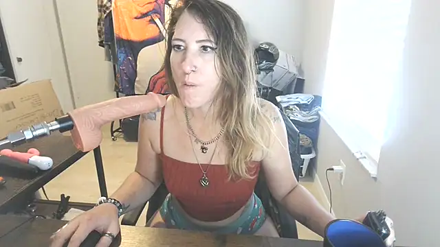 Snapshot of M3TAA chatting on October 24, 2025, 9:33 pm M3TAA online show from October 24, 2025, 9:33 pm