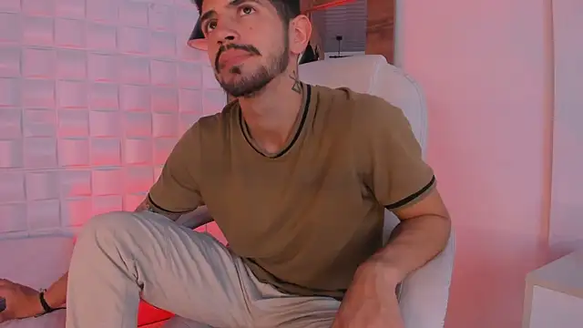 AlejandroStormm online show from October 19, 2025, 3:40 am