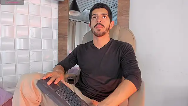 AlejandroStormm online show from February 8, 2026, 3:32 am