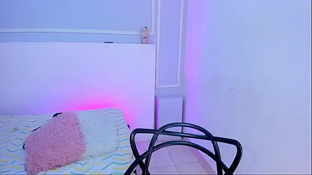 JasmineBella0 online show from September 18, 2025, 8:11 pm