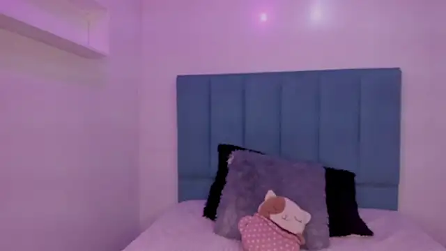 Anniie  Evans online show from October 6, 2025, 2:25 pm