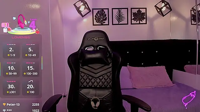 Anniie  Evans online show from October 24, 2025, 3:19 pm