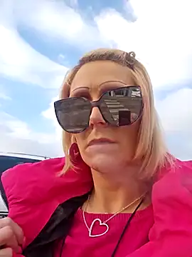 beautifulmee23 online show from February 23, 2025, 8:33 pm