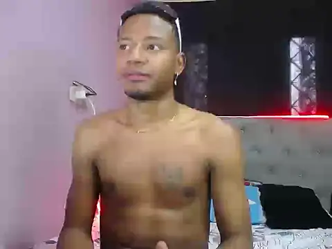 Snapshot of Liam_Canales chatting on February 20, 2025, 8:36 pm Liam Canales online show from February 20, 2025, 8:36 pm
