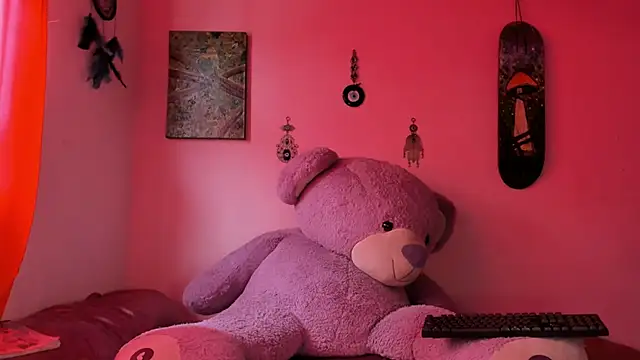 Maddy Jhonsson online show from February 12, 2026, 4:24 pm