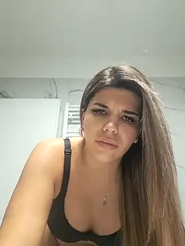 Bella Posh online show from October 11, 2025, 6:34 am