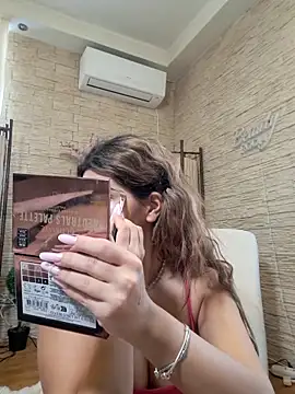 Bella Posh online show from February 22, 2026, 8:13 am