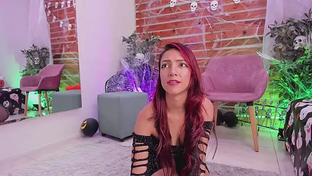 Laura Bonnet  online show from October 15, 2025, 3:01 pm