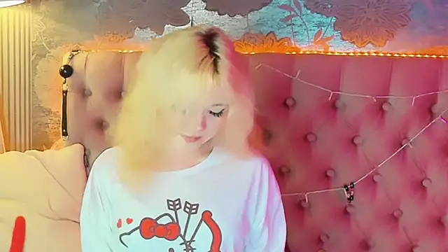 Snapshot of EmilyAngells chatting on July 12, 2026, 6:37 am EmilyAngells online show from July 12, 2026, 6:37 am