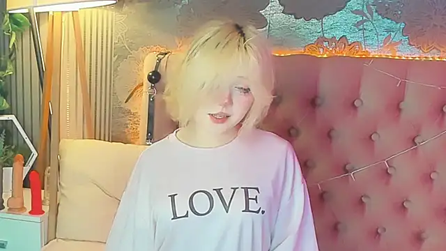 Snapshot of EmilyAngells chatting on July 20, 2026, 8:50 am EmilyAngells online show from July 20, 2026, 8:50 am