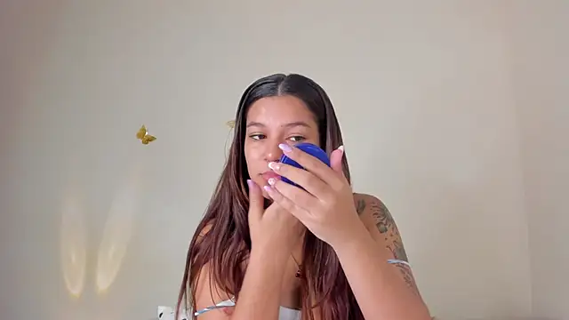 violett 24  online show from October 25, 2025, 12:51 am