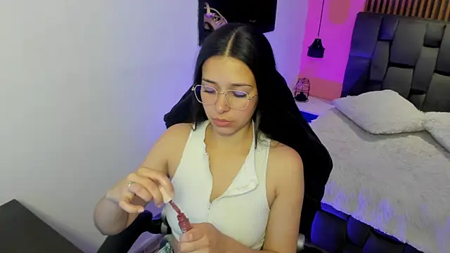 angeline davies online show from October 10, 2025, 4:00 am