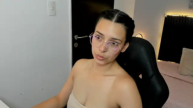 angeline davies online show from October 29, 2025, 3:53 am