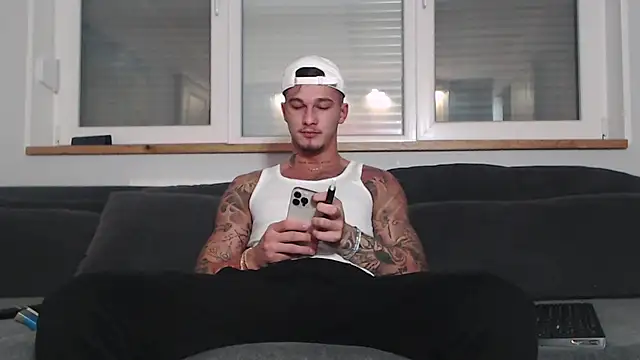 Snapshot of Zzedd chatting on February 20, 2025, 10:26 pm Zzedd online show from February 20, 2025, 10:26 pm