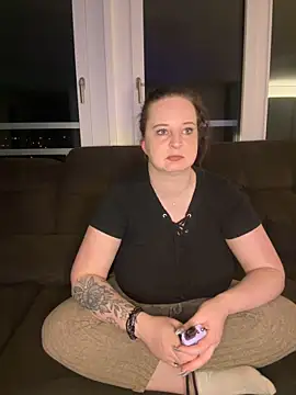 curvy eina online show from March 7, 2025, 7:27 pm