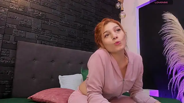 Maite Smith  online show from October 16, 2025, 12:17 pm