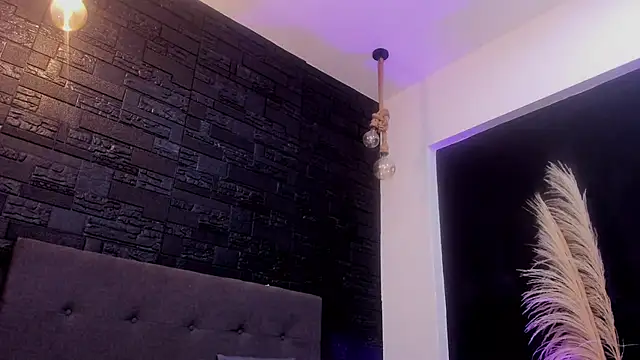 Maite Smith  online show from November 30, 2025, 4:27 am