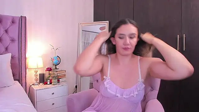 natashaleightt online show from March 20, 2025, 4:18 am