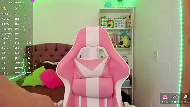 Snapshot of kit_kat_10 chatting on March 4, 2025, 3:44 am kit kat 10 online show from March 4, 2025, 3:44 am