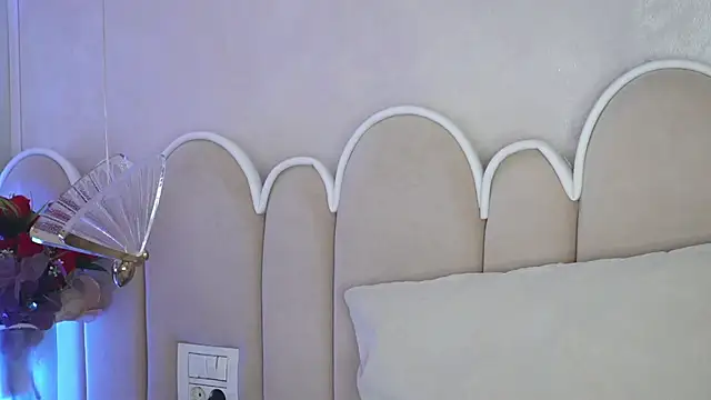 Alice Voss online show from December 22, 2025, 6:43 am