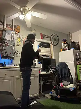 Polaroid White online show from November 27, 2025, 11:12 am