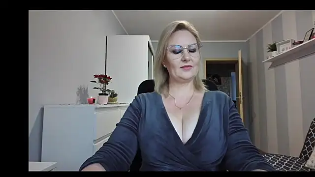 DianaLive online show from December 16, 2025, 7:24 am