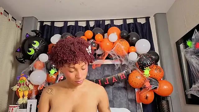 Effie cooper online show from October 18, 2025, 7:47 pm