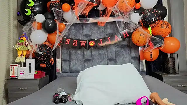 Effie cooper online show from October 21, 2025, 8:09 pm