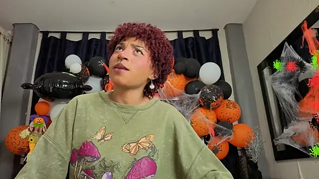 Effie cooper online show from October 31, 2025, 7:26 pm