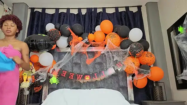 Effie cooper online show from November 3, 2025, 11:22 am