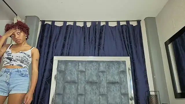 Effie cooper online show from November 7, 2025, 6:52 pm