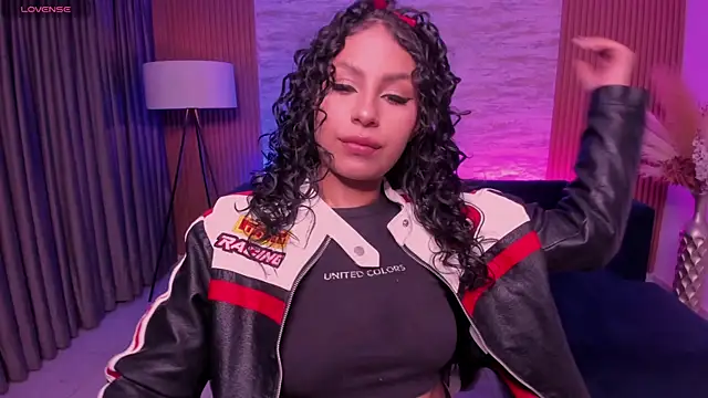 hannah thomson  online show from October 14, 2025, 3:07 am