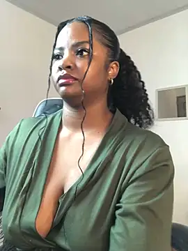 Snapshot of ValerieBlakee chatting on September 27, 2025, 12:21 pm ValerieBlakee online show from September 27, 2025, 12:21 pm