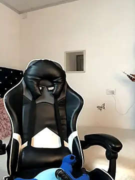 ValerieBlakee online show from November 17, 2025, 2:12 pm